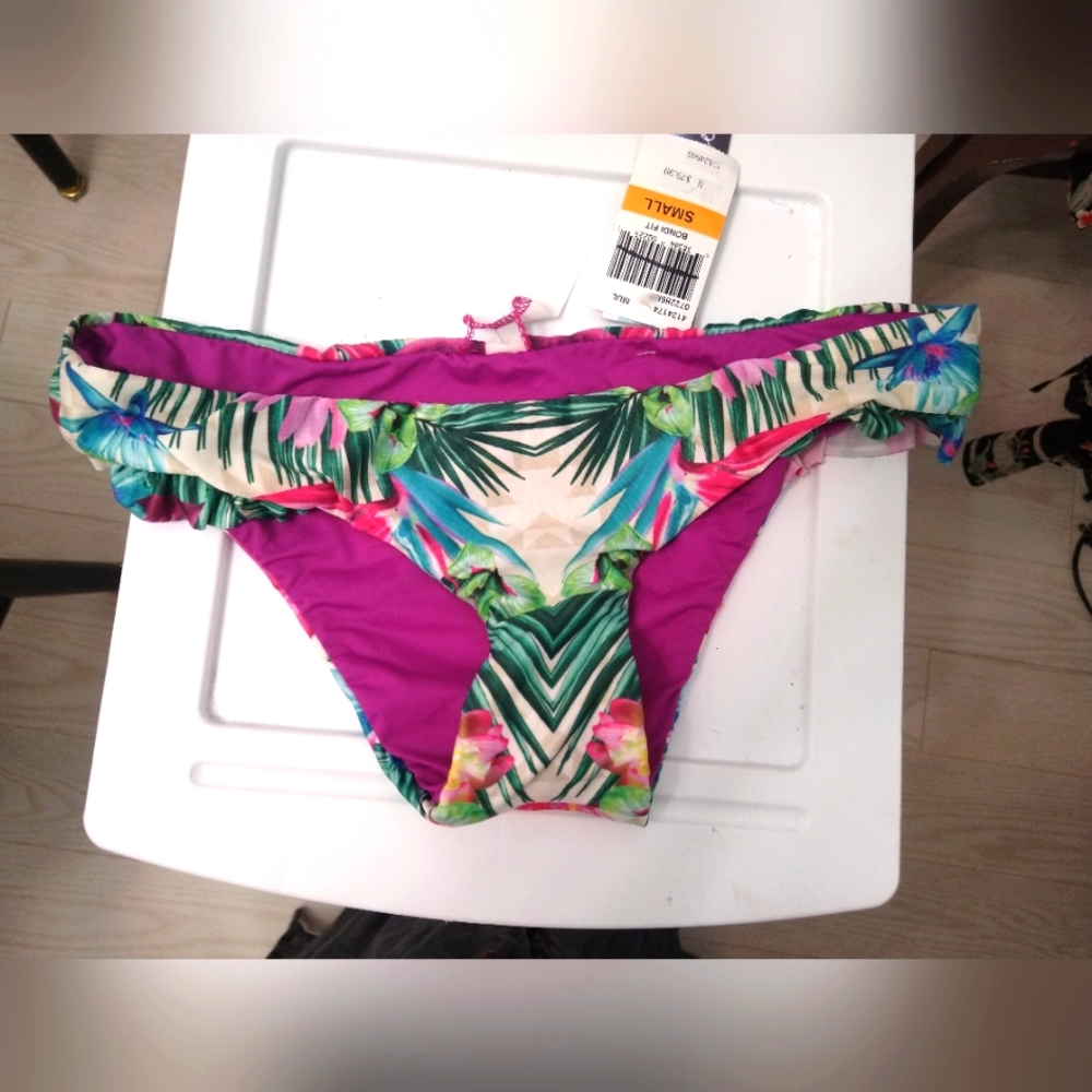 BNWT bikini bottom size S